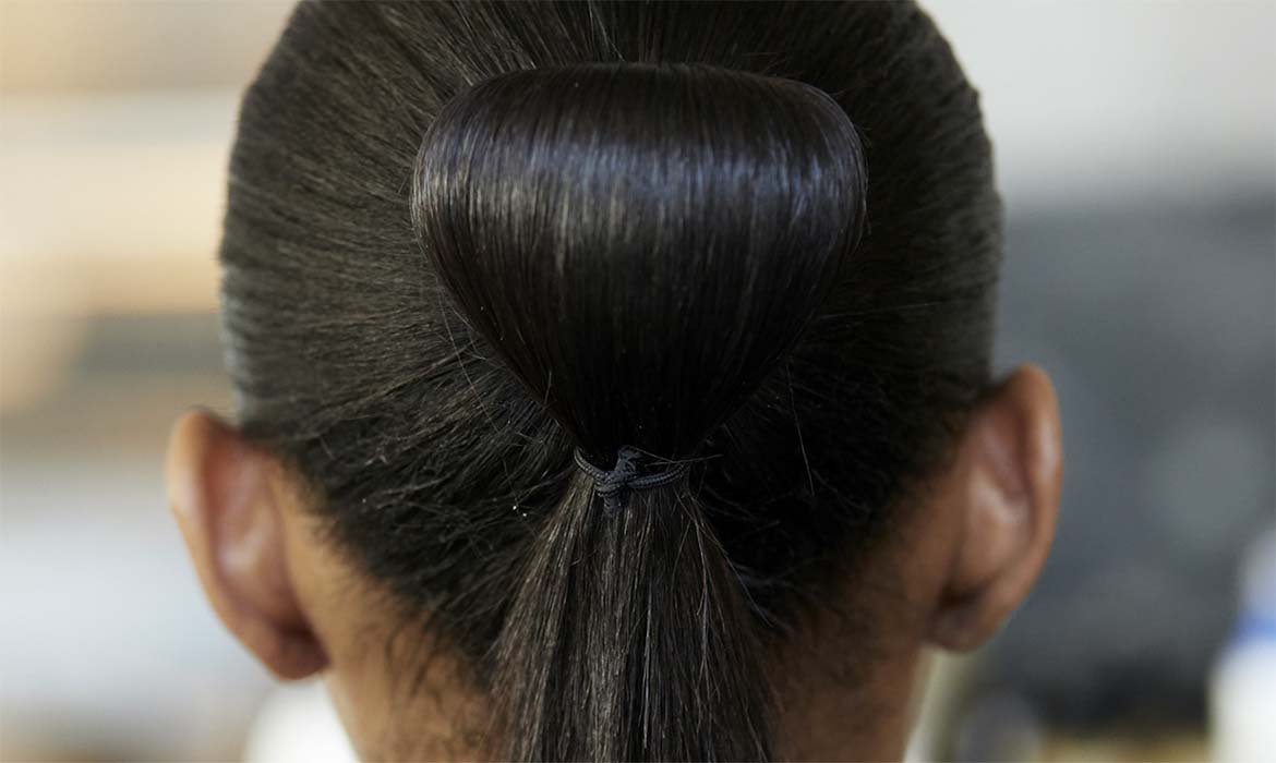 Un toque de la Laca Elnett de L’Oréal Paris y tu peinado para el verano se mantendrá intacto durante más tiempo.